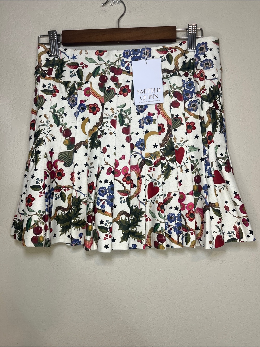 NWT Smith & Quinn Gwen Winter Locket White Multi Floral Pleated Mini Skirt SZ M